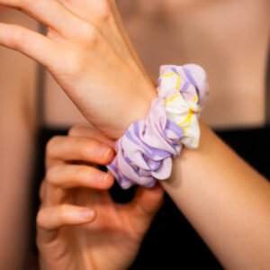 Jedwabna gumka scrunchy