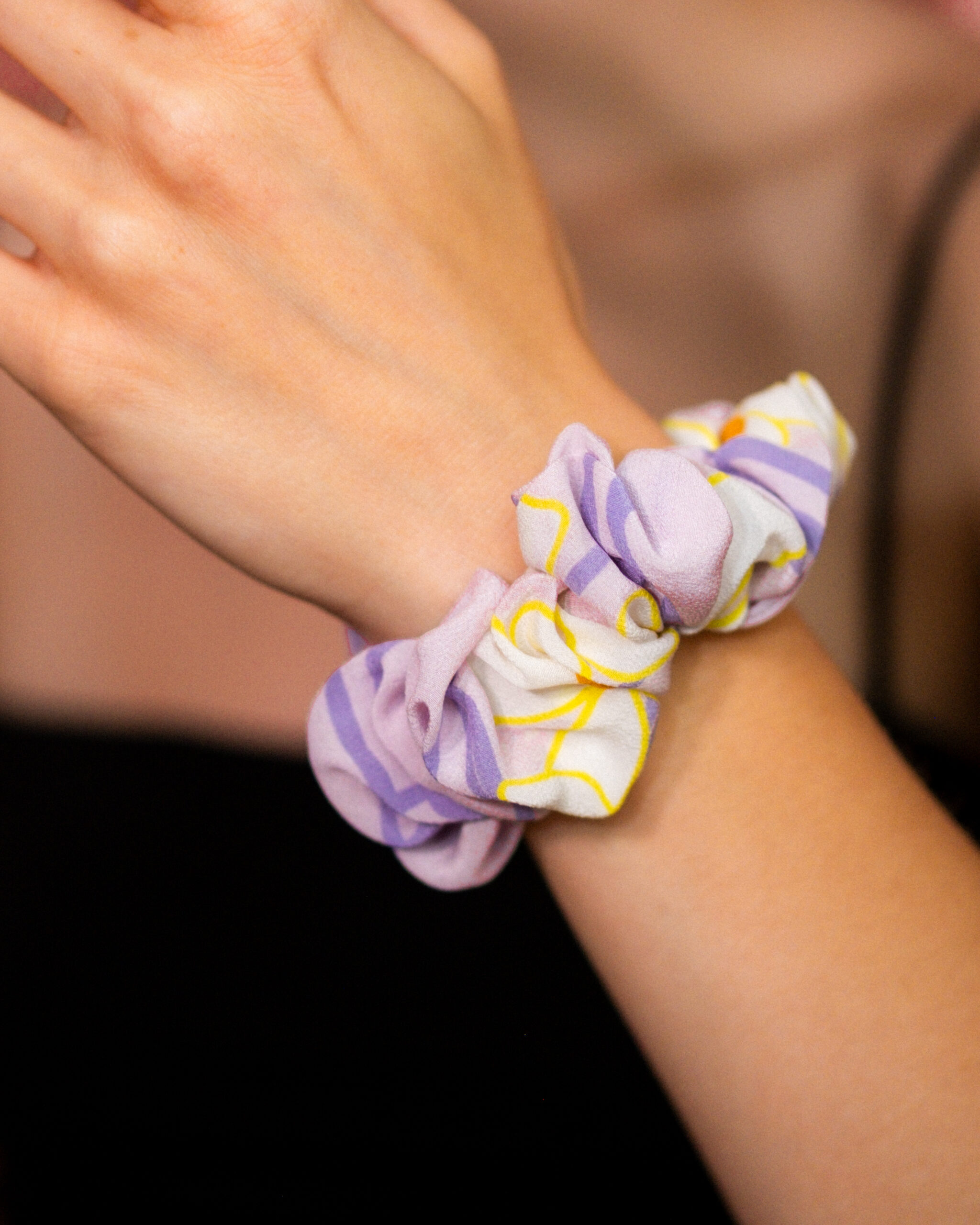 Jedwabna gumka scrunchy